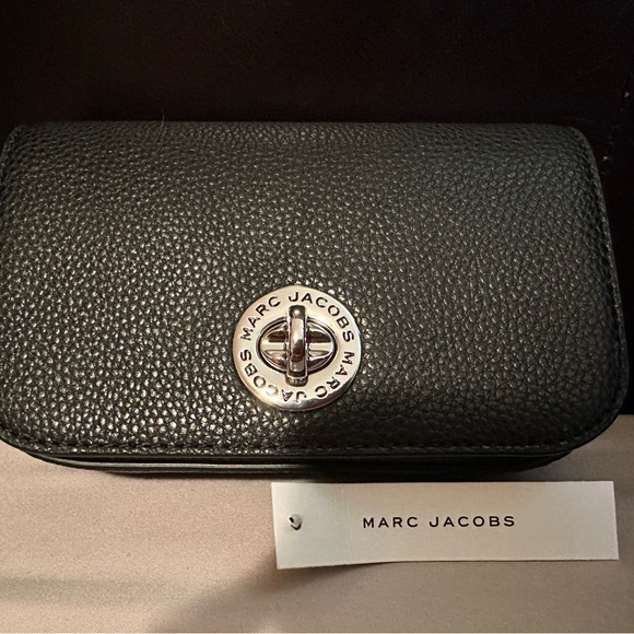 Marc Jacobs Handbags - Marc Jacobs Black Leather Crossbody.